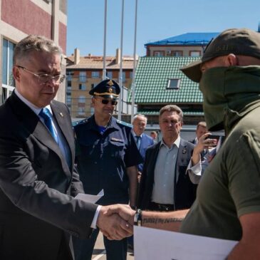 ОЧЕРЕДНОЙ КОНВОЙ ВНЕДОРОЖНИКОВ ПЕРЕДАЛИ В ЗОНУ СВО