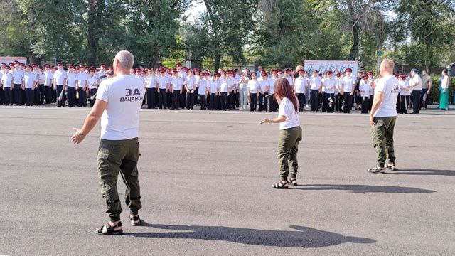 ГРУППА «РАССТРЕЛЯННЫЙ ГОРОД» ИСПОЛНИЛА ПЕСНЮ ДЛЯ ШКОЛЬНИКОВ