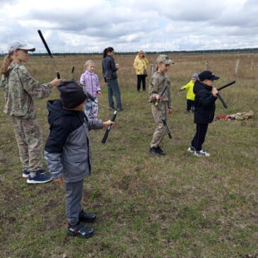 КУРСАНТЫ ВПК «ПЕРНАЧ» ПОД РУКОВОДСТВОМ АКТИВИСТА «БОЕВОГО БРАТСТВА» ПРОВЕЛИ ЗАНЯТИЕ ДЛЯ ПЕРВОКЛАССНИКОВ