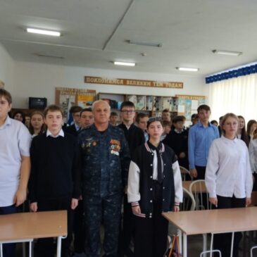 ЧЛЕН «БОЕВОГО БРАТСТВА» ПОГОВОРИЛ СО ШКОЛЬНИКАМИ О ХОДЕ БИТВЫ ЗА КАВКАЗ И ЦЕЛЯХ СВО