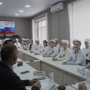 АКТИВИСТ «БОЕВОГО БРАТСТВА» ПОСЕТИЛ КРУГЛЫЙ СТОЛ В СЕВЕРО-КАВКАЗСКОМ МЕДИЦИНСКОМ КОЛЛЕДЖЕ