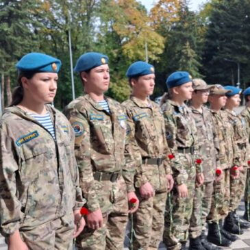 КУРСАНТЫ ВПК «ПЕРНАЧ» ПОЧТИЛИ ПАМЯТЬ БОЙЦОВ КРАСНОЙ АРМИИ