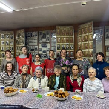 АКТИВИСТЫ ВОЛОНТЕРСКОЙ РОТЫ «БОЕВОГО БРАТСТВА» ПОЗДРАВИЛИ КОЛЛЕКТИВ СТАНИЧНОГО ХОРА С ДНЕМ СЕЛЬСКОЙ ЖЕНЩИНЫ