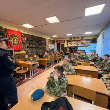 КУРСАНТАМ ВПЦ «ФЕНИКС» НАПОМНИЛИ О СОБЛЮДЕНИИ ПРАВИЛ ДОРОЖНОГО ДВИЖЕНИЯ