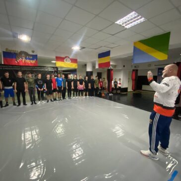 КУРСАНТЫ ВПЦ «ФЕНИКС» ИЗУЧИЛИ ОСОБЕННОСТИ СМЕШАННЫХ ЕДИНОБОРСТВ