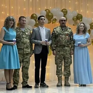 ЧЛЕНЫ НЕВИННОМЫССКОГО ОТДЕЛЕНИЯ «БОЕВОГО БРАТСТВА» ПОЗДРАВИЛИ УЧАЩИХСЯ И ПЕДАГОГОВ С ЮБИЛЕЕМ ШКОЛЫ