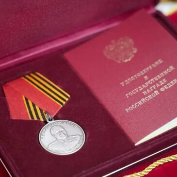 ГУБЕРНАТОР СТАВРОПОЛЬЯ ВРУЧИЛ МЕДАЛЬ ЖУКОВА СЕМЬЕ ПОГИБШЕГО УЧАСТНИКА СВО