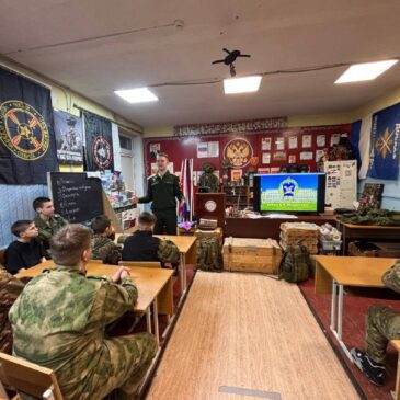 ВЫПУСКНИК ВПЦ «ФЕНИКС» ПРОВЕЛ ВСТРЕЧУ С МЛАДШИМИ ТОВАРИЩАМИ