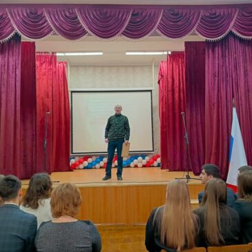 МЕРОПРИЯТИЕ КО ДНЮ ГЕРОЕВ ОТЕЧЕСТВА ПРОШЛО В СТАВРОПОЛЬСКОЙ ШКОЛЕ