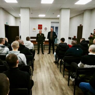 АКТИВИСТ «БОЕВОГО БРАТСТВА» ВЫСТУПИЛ ПЕРЕД ПРИЗЫВНИКАМИ