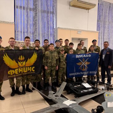 РУКОВОДИТЕЛЬ КРАЕВОГО ОТДЕЛЕНИЯ «БОЕВОГО БРАТСТВА» ПОЗНАКОМИЛ КУРСАНТОВ ВПЦ «ФЕНИКС» С ВЫСТАВКОЙ ТРОФЕЙНОЙ ТЕХНИКИ И ОРУЖИЯ