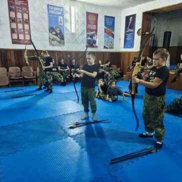 ТРЕНИРОВКА СТРЕЛЬБЫ ИЗ ЛУКА СОСТОЯЛАСЬ ДЛЯ КУРСАНТОВ ПВСК «РАТНИК»