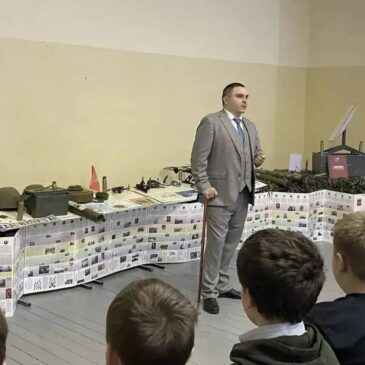 РУКОВОДИТЕЛЬ ПЕТРОВСКОГО ОТДЕЛЕНИЯ «БОЕВОГО БРАТСТВА» ПРОВЕЛ ВСТРЕЧУ В ЛИЦЕЕ ГОРОДА СВЕТЛОГРАДА