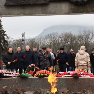 ЧЛЕНЫ МИНЕРАЛОВОДСКОГО ОТДЕЛЕНИЯ «БОЕВОГО БРАТСТВА» ПОЧТИЛИ ПАМЯТЬ ЗАЩИТНИКОВ ОТЕЧЕСТВА