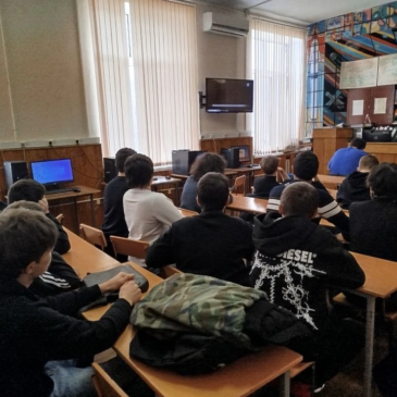 СО СТУДЕНТАМИ ЖЕЛЕЗНОВОДСКОГО ТЕХНИКУМА ПРОВЕЛИ ПАТРИОТИЧЕСКИЕ КЛАССНЫЕ ЧАСЫ