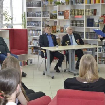 ЧЛЕНЫ «БОЕВОГО БРАТСТВА» ПРОВЕЛИ БЕСЕДУ В БИБЛИОТЕКЕ ГОРОДА СТАВРОПОЛЯ