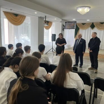 ЧЛЕНЫ КУРСКОГО ОТДЕЛЕНИЯ «БОЕВОГО БРАТСТВА» РАССКАЗАЛИ ШКОЛЬНИКАМ О ПОДВИГЕ ВОИНОВ-ИНТЕРНАЦИОНАЛИСТОВ