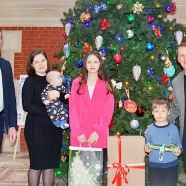 АКТИВИСТ «БОЕВОГО БРАТСТВА» ВРУЧИЛ ПОДАРКИ В РАМКАХ АКЦИИ «ЕЛКА ЖЕЛАНИЙ»