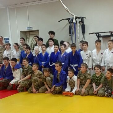 КУРСАНТЫ ВПК «ПЕРНАЧ» ОТРАБОТАЛИ ПРИЕМЫ ДЗЮДО