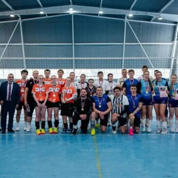 ЧЛЕНЫ «БОЕВОГО БРАТСТВА» ОБРАТИЛИСЬ К УЧАСТНИКАМ ПАМЯТНОГО ТУРНИРА ПО ВОЛЕЙБОЛУ