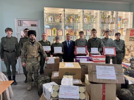 ПРЕДСТАВИТЕЛИ ЖЕЛЕЗНОВОДСКОГО ТЕХНИКУМА СОБРАЛИ ГУМАНИТАРНУЮ ПОМОЩЬ ДЛЯ БОЙЦОВ СВО