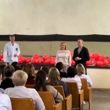 АКТИВИСТ «БОЕВОГО БРАТСТВА» ПОЗДРАВИЛ ЖЕНЩИН-МЕДИКОВ