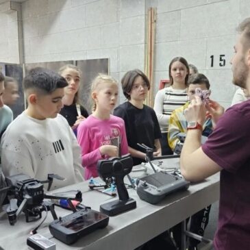 ШКОЛЬНИКИ ИЗ ГЕОРГИЕВСКА ИЗУЧИЛИ ЭКСПОНАТЫ «БОЕВОГО БРАТСТВА» НА ВЫСТАВКЕ В ЦЕНТРЕ ИМЕНИ ГЕРОЯ РОССИИ НИКИТЫ ГУСЕВА