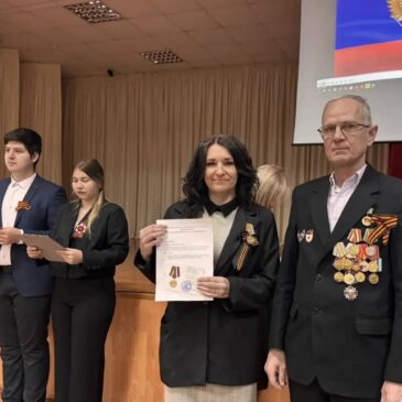ВЕТЕРАН ВРУЧИЛ МЕДАЛИ «БОЕВОГО БРАТСТВА» ПРЕДСТАВИТЕЛЯМ НЕВИННОМЫССКОЙ ШКОЛЫ