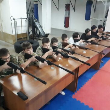 АКТИВИСТ «БОЕВОГО БРАТСТВА» ОРГАНИЗОВАЛ ДЛЯ КУРСАНТОВ ЗАНЯТИЯ ПО ОГНЕВОЙ ПОДГОТОВКЕ
