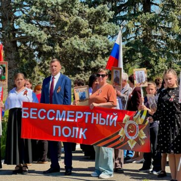 АКТИВИСТЫ ВОЛОНТЕРСКОЙ РОТЫ «БОЕВОГО БРАТСТВА» СТАНИЦЫ БЕЛОМЕЧЕТСКОЙ ПРОНЕСЛИ ПОРТРЕТЫ ГЕРОЕВ В «БЕССМЕРТНОМ ПОЛКУ»
