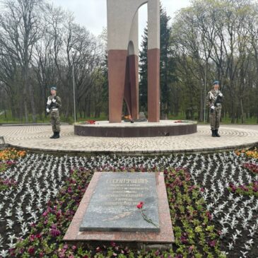 В ПОЧЕТНЫЙ КАРАУЛ У ВЕЧНОГО ОГНЯ ЗАСТУПИЛИ КУРСАНТЫ ВПК «ПЕРНАЧ»
